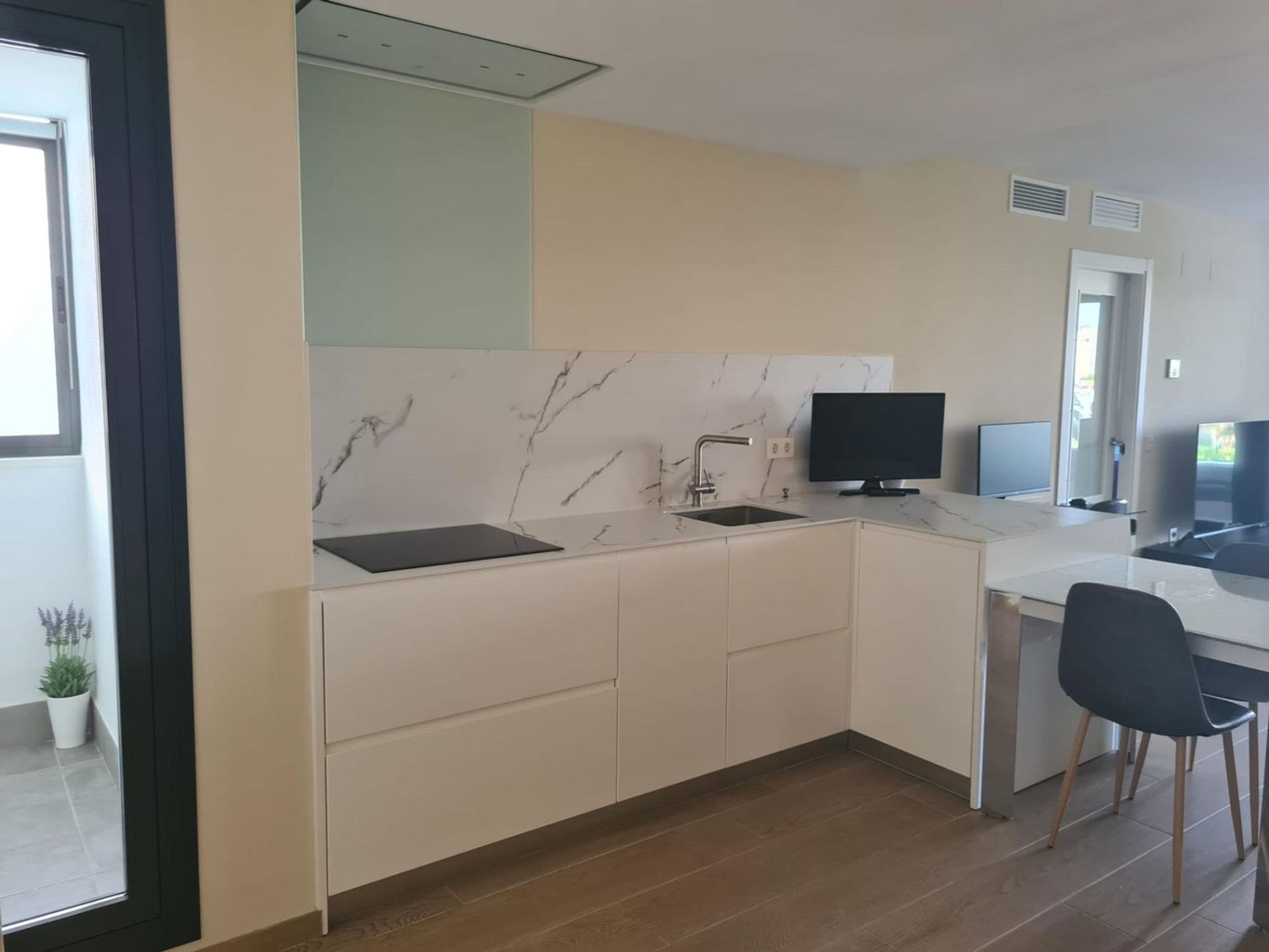 Exclusiva vivienda con terraza y piscina en Jerez — miniatura 11