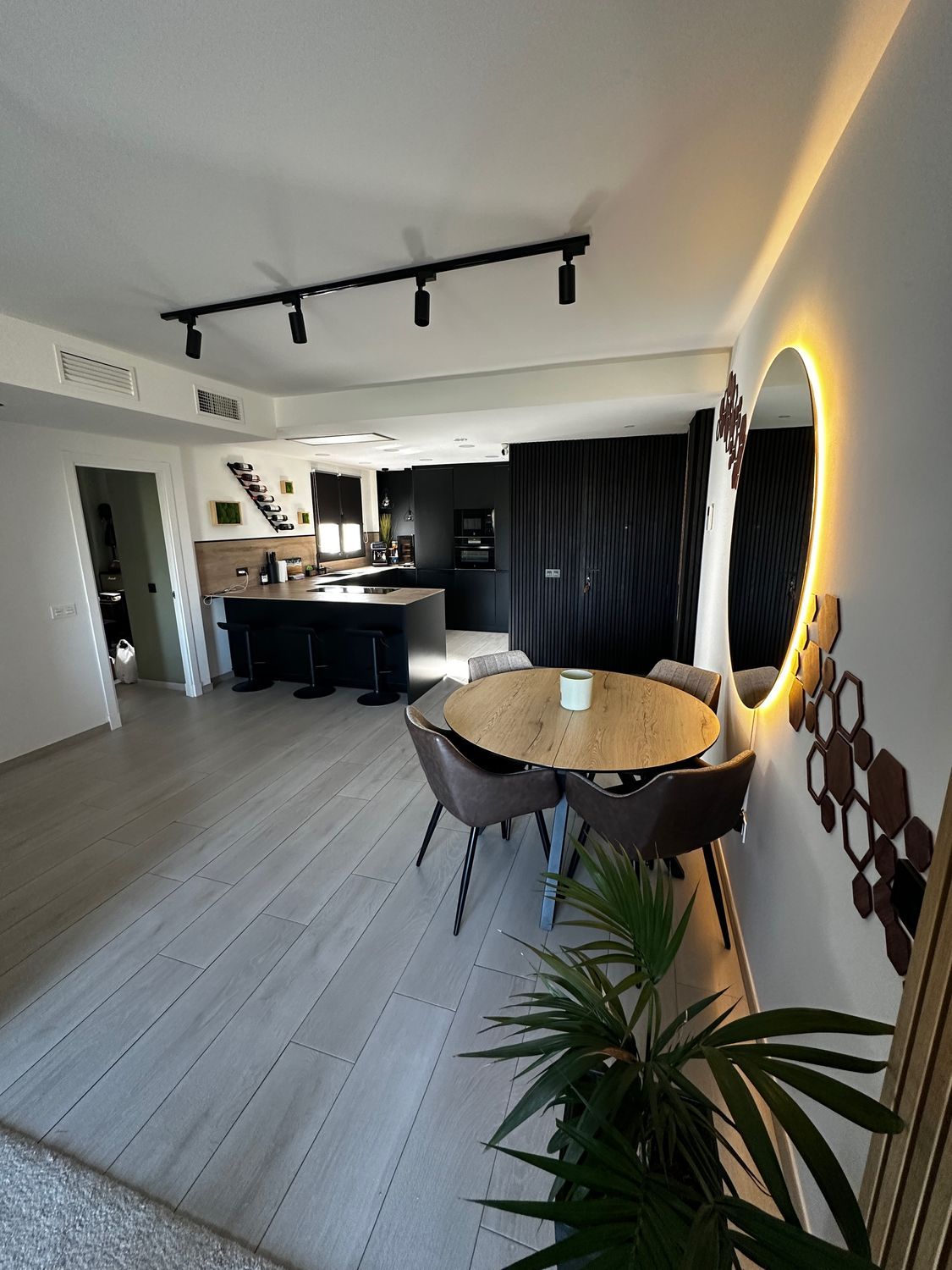 Exclusiva vivienda de 3 dormitorios en residencial privado